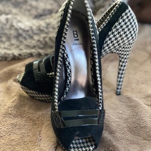 Size 6M Bakers Dress Heels